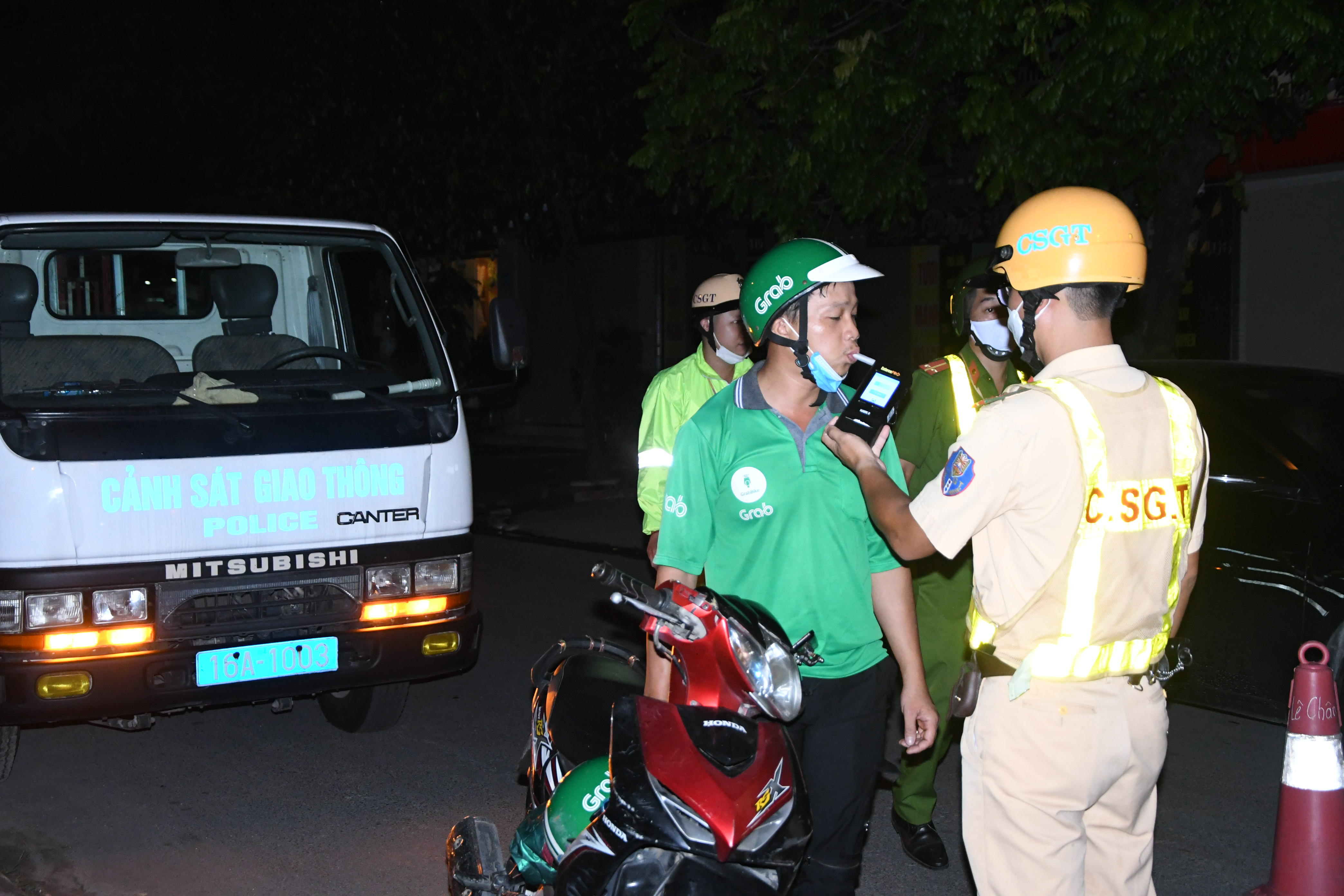 Công an quận Lê Chân cấp đăng ký mới 252 xe mô tô và ô tô